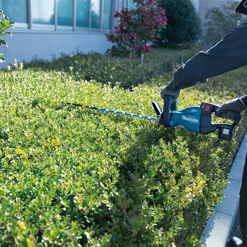 Makita 18V BRUSHLESS 750mm Hedge Trimmer Kit, specialised blade for increased runtime - Includes 5.0Ah Battery & Dual Port Rapid Charger (DUH751PT)