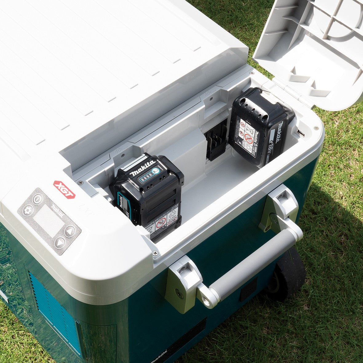 Makita 40V Max / 18V 50L Cooler & Warmer - Tool Only (CW002GZ01)