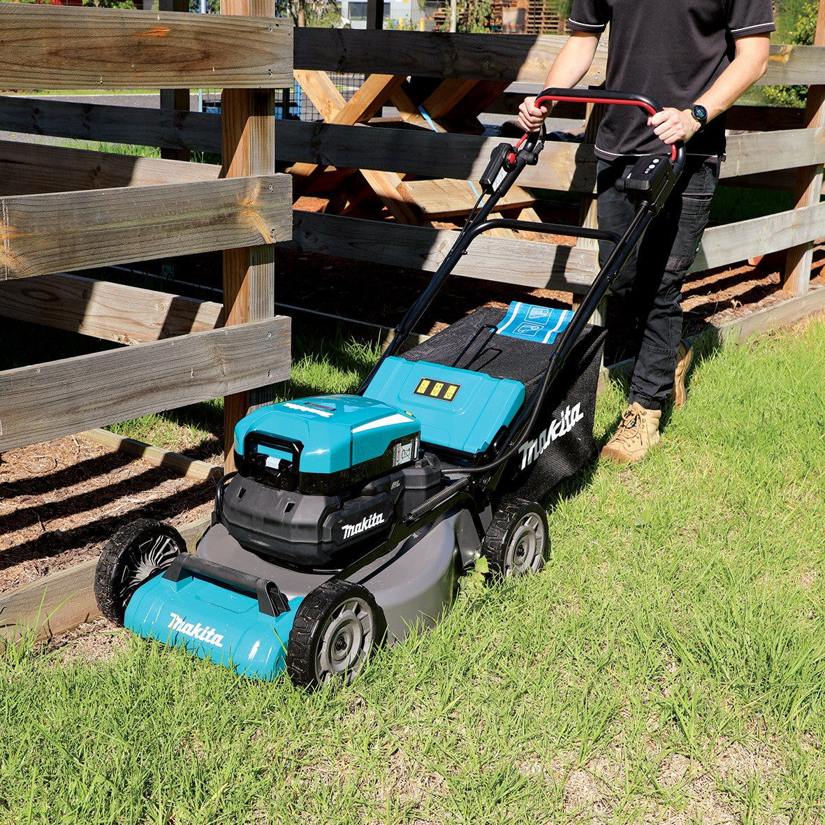 Makita Direct Connection Brushless Self-Propelled Lawn Mower 534mm (21") Kit (LM001CX3)