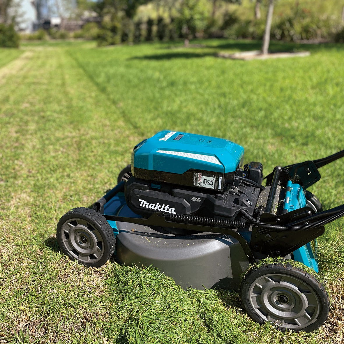 Makita Direct Connection Brushless Self-Propelled Lawn Mower 534mm (21") Kit (LM001CX3)