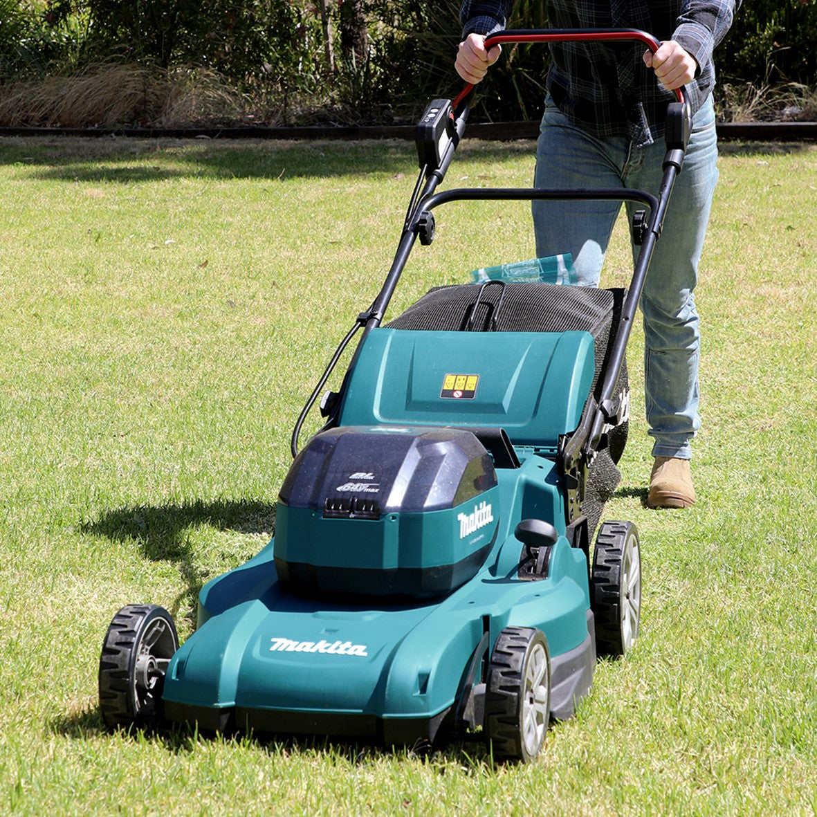Makita 64V Max Brushless 530mm Lawn Mower Kit (LM002JM101-B)